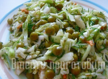 Салат из свежей капусты с овощами