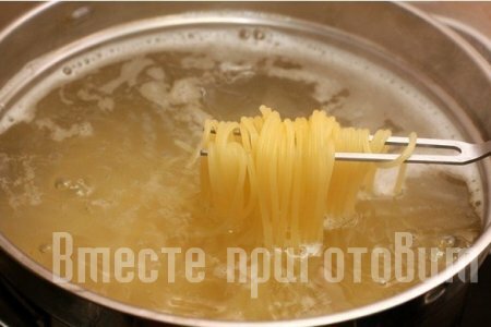 Спагетти с соусом из баклажана