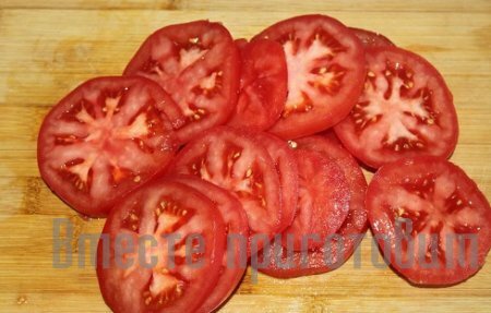 Буратта с печёным перцем и помидорами