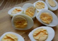 Яйца фаршированные красной икрой