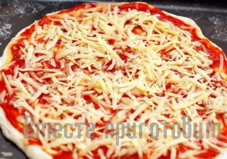 Пицца с коппа, бурата и вялеными томатами