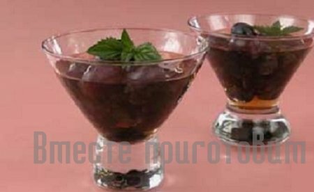 Напиток из винограда с мятой