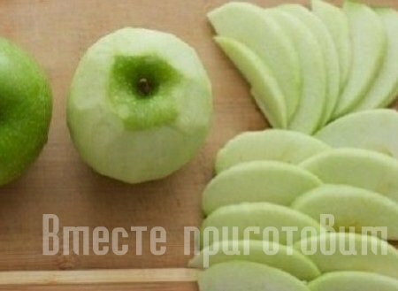 Салат с селедкой, картофелем и яблоком