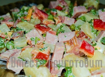 Салат овощной с картошкой
