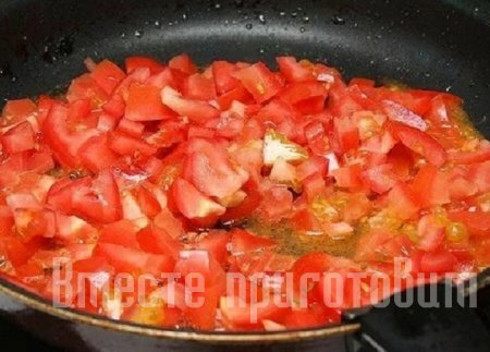 Грибной салат с жареными помидорами