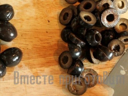 Макароны отварные с маслинами и перцем болгарским