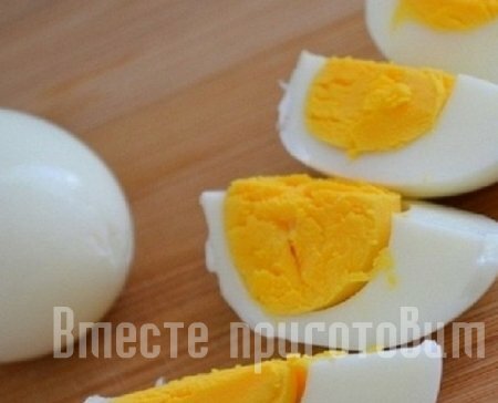 Закуска с креветками, яйцом и икрой