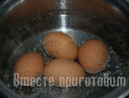 Рулет домашний фаршированный яйцом