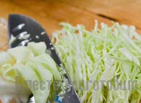 Салат из свежей капусты с овощами