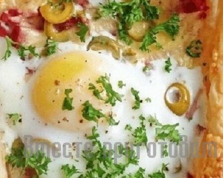 Пицца с яйцом и оливками